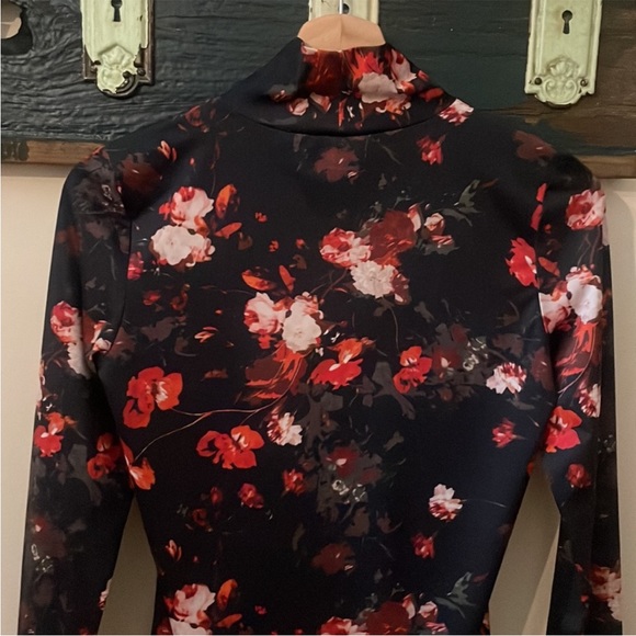 Wilfred Floral Long Sleeved Turtleneck Top Size Small - Picture 14 of 15